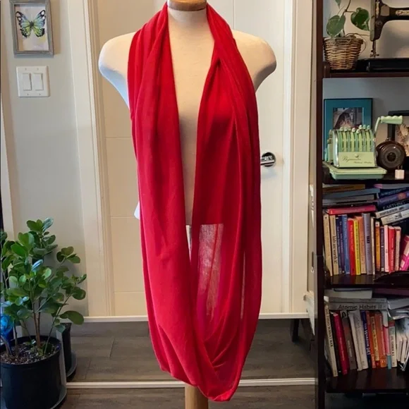 Red Infinity scarf - Picture 2 of 5